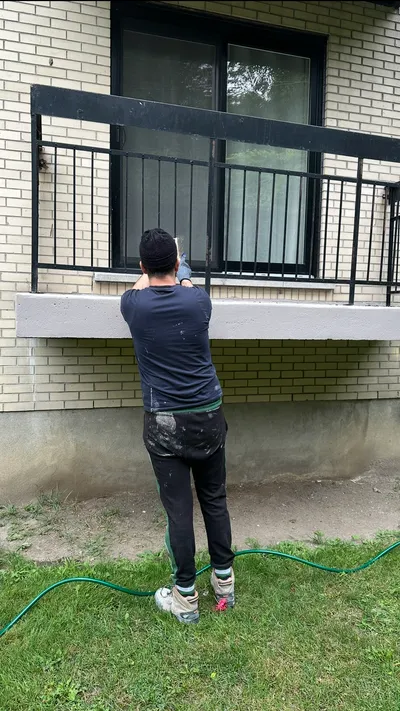 Extérieur de maison peint par Painting & Drywall Experts